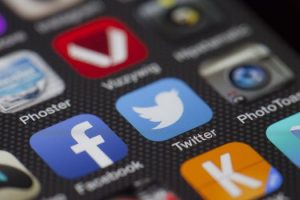 Asistente Virtual y Medios Sociales